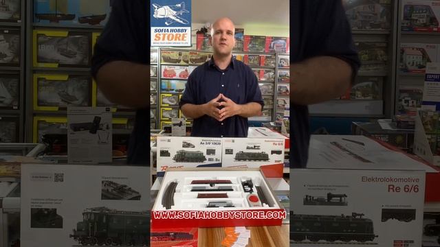 Представане на стартов сет с дизелов локомотив BR 130 с товарни вагона на фирмата Piko #97935 Влог1 смотреть онлайн