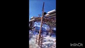 поднятие сэндвич панели на ангар