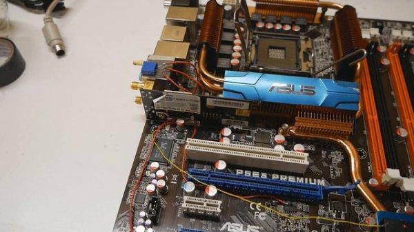 ASUS P5E3 Premium/WiFi-AP CPU PLL MOD