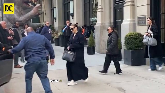 Jennifer Lopez give her stylist the week off while taking Met Gala meetings смотреть онлайн