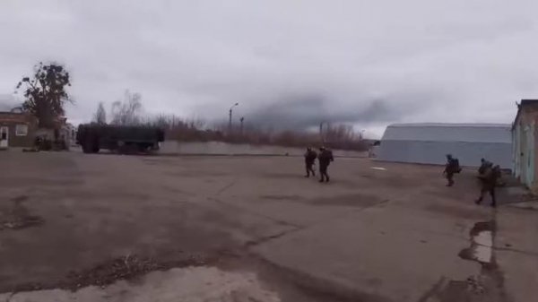 Первые кадры захвата аэродрома под Гостомелем Российским десантом🇷🇺
