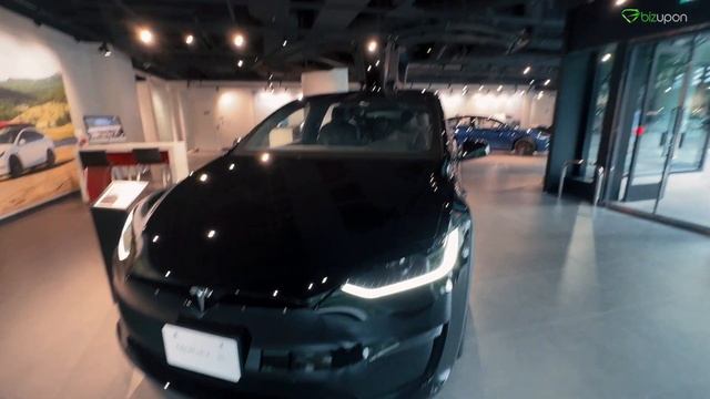 Tesla S PLAID со штурвалом❗ Тесла Шоурум В Токио