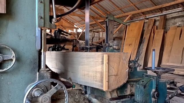 This is the most expensive type of teak wood and has the most beautiful grain, 4 cm thick boards смотреть онлайн