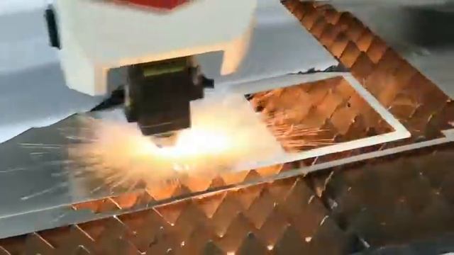 1530E Резка нержавеющей стали смотреть онлайн