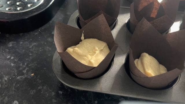 4 muffins in 1 video, Mixed berry, coffee, lemon and choc chip смотреть онлайн