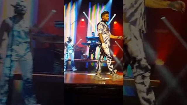Adam Lambert (Trespassing) - Front row Original High Tour 4/2 смотреть онлайн