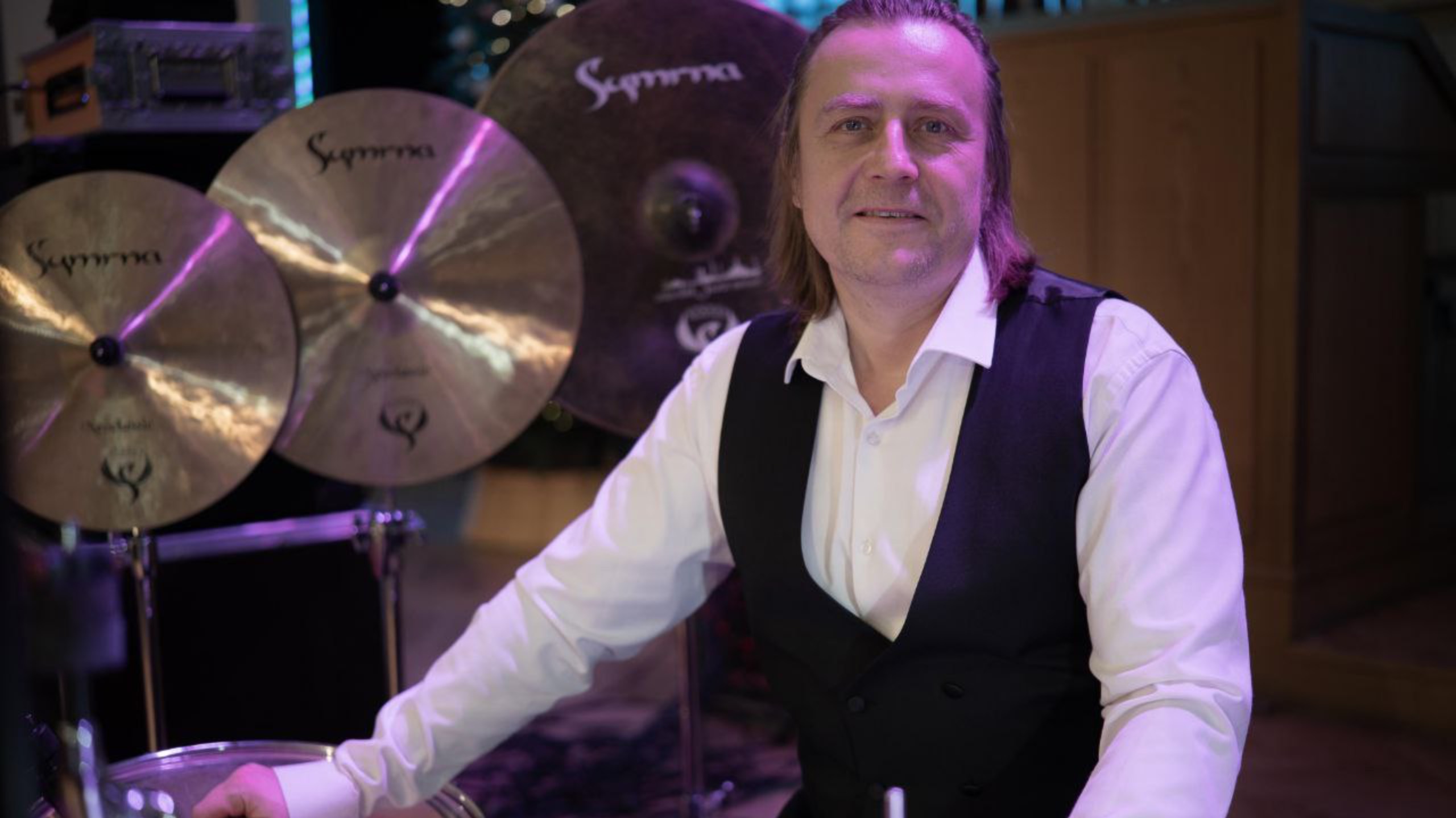 Максим Кабальскис  рассказывает о своем комплекте Symrna Cymbals.