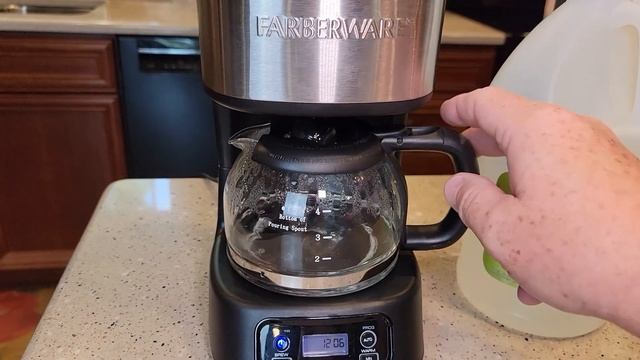 HOW TO CLEAN / DESCALE WITH VINEGAR Farberware 5 Cup Programmable Coffee Maker смотреть онлайн
