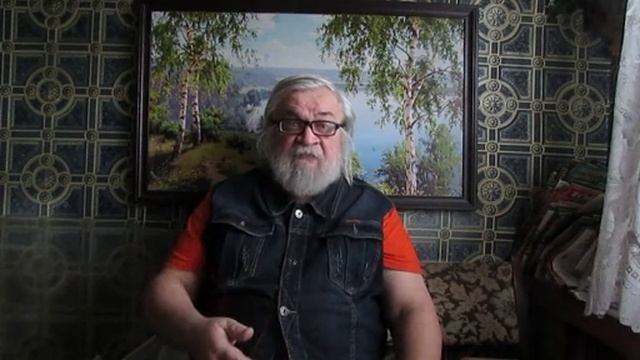 про крупную пчелу от которой отказались в СССР и мелкую пчелу которая лучше зимует, и не болеет смотреть онлайн