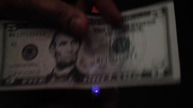 DIY Portable Counterfeit Money detector and Torch смотреть онлайн