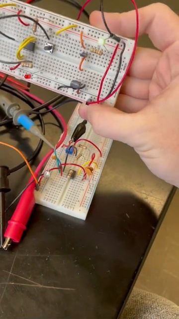 555 Timer Lab 3a - 50% duty cycle IR beacon смотреть онлайн
