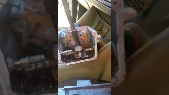 Land Rover D1 Shifter Solenoid Removal (Part 1) смотреть онлайн