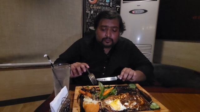 Gloria Jeans Coffees Food Review | Best Coffee | American Steak | Pakistani Street Food смотреть онлайн