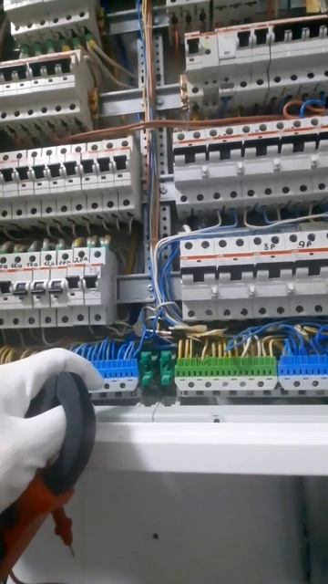 Первичная приемка ВРУ дома за 200 млн.🤯😱💸#electrician #электрика #гост #ремонт #строительство смотреть онлайн