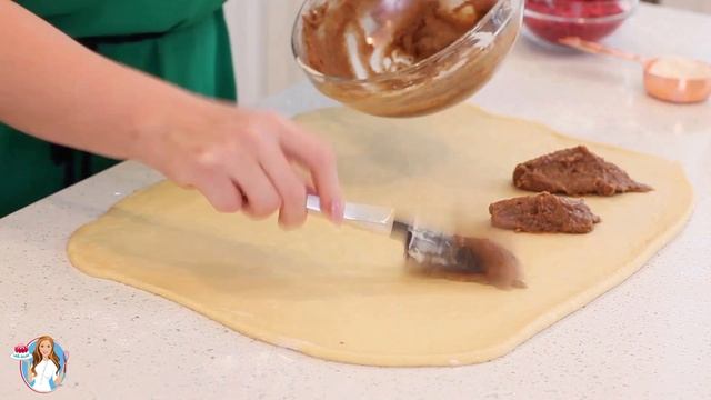 The BEST Raspberry Rolls with cream cheese filling! Using my FAMOUS Cinnamon Roll Recipe! смотреть онлайн