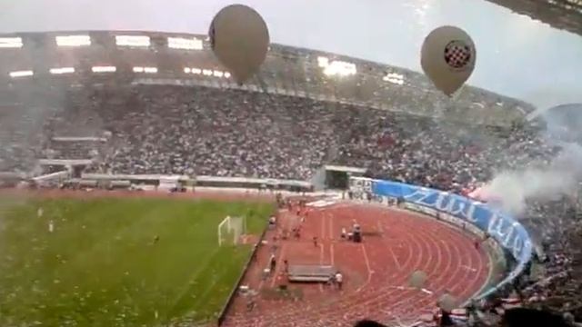 13.02.2011 - "100 GODINA Hajduka" (Hajduk - Slavia Prag 0 : 2) - Atmosfera na tribinama смотреть онлайн