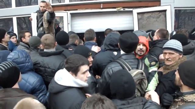 Донецк.16 марта,2014.Повторный штурм СБУ. смотреть онлайн