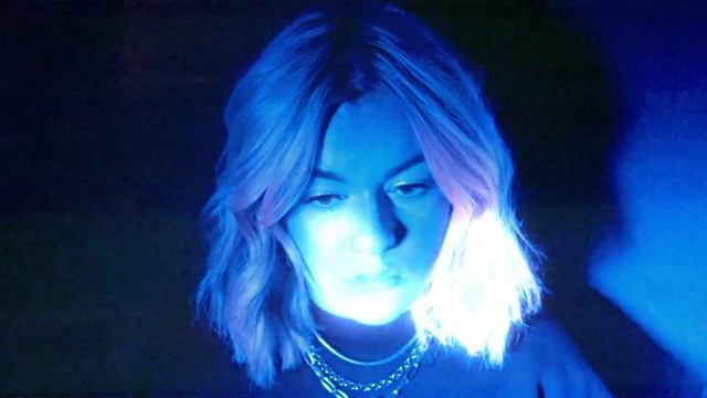 Grace Davies - Addicted To Blue (Visualiser) смотреть онлайн