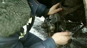 2-й выпуск. Установка передних тормозных колодок ВАЗ 2107.