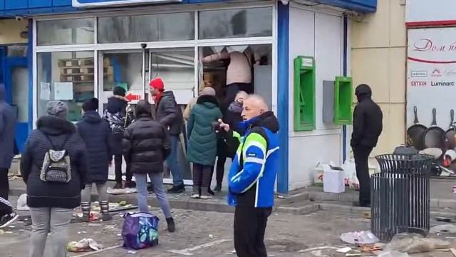 Мелитополь, грабят магазины 27 февраля центр города смотреть онлайн