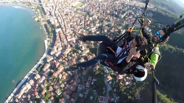 Funny Screaming Scared Paragliding Tandem Passenger смотреть онлайн
