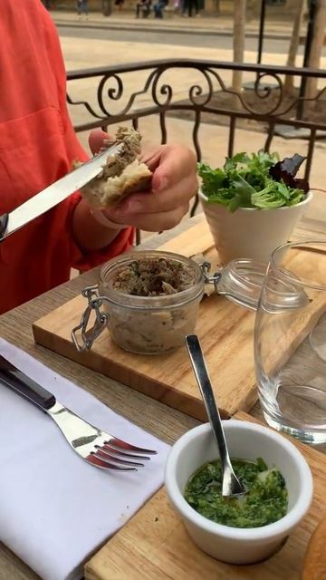 Présentation du restaurant le Cambarou à Aix-en-Provence смотреть онлайн