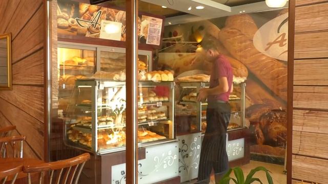 Një byrek në Gjakovë kushton 1 euro e 30 cent смотреть онлайн