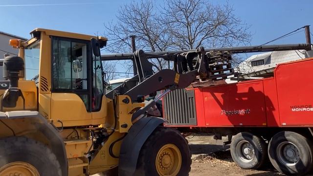 Doppstadt AK 330 and Volvo L70G смотреть онлайн