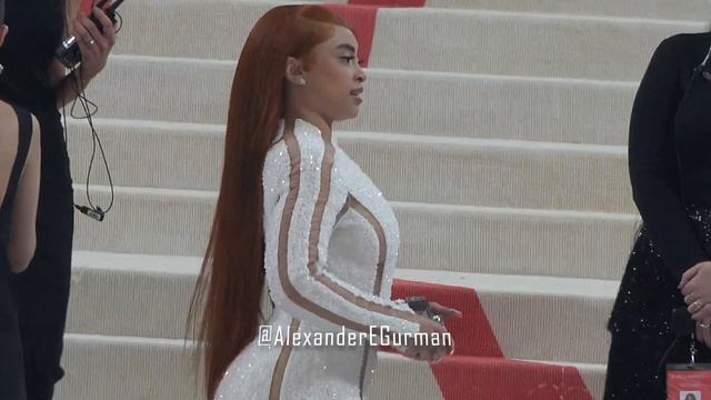gorgeous girls model Met Gala Red carpet 2023 Metropolitan Museum Karl Lagerfeld Alexander Gurman смотреть онлайн
