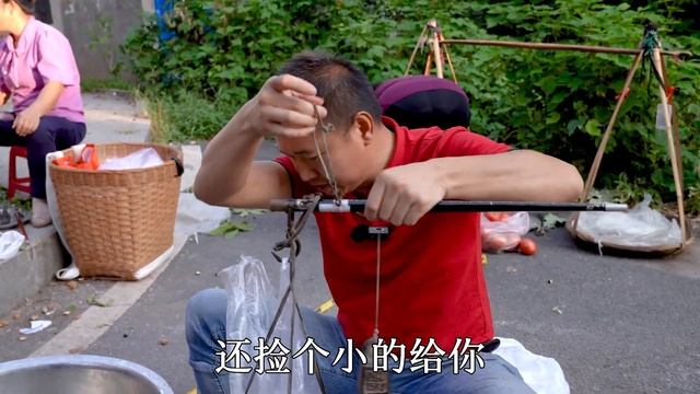 【农村四哥】8斤多螃蟹全部卖完，四哥回来给奶奶带包子，结尾一幕让人暖心 смотреть онлайн