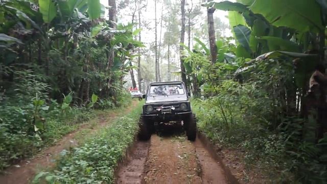 KESERUAN OFFROAD ADVENTURE JEEP COBAN TALUN BATU MALANG смотреть онлайн