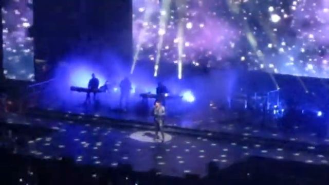 Adam Lambert 'Mad World' & 'Starlight' Sacramento 2009 смотреть онлайн