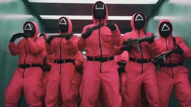 Танец охранников в Игре кальмара. Squid Game Guards (Dance Remix) Unleashing the Rhythm смотреть онлайн