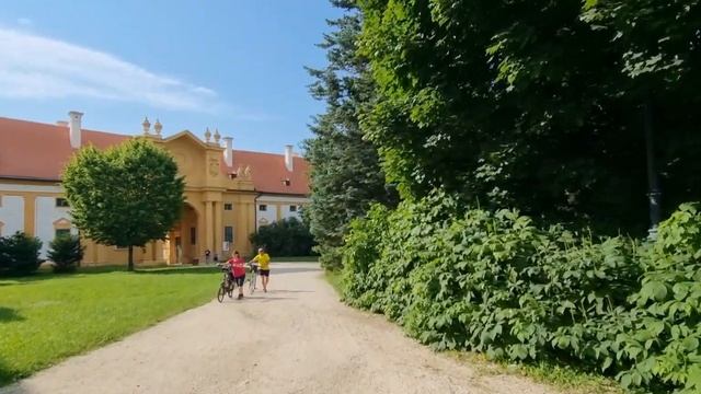 Lednice-самый красивый чешский замок. Всегда беременная женщина и другие странности обитателей замк смотреть онлайн