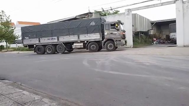 Auman 5 chân lắp tổng phanh siêu ăn ChoChen NQ và cái kết. Alo 0834383777 смотреть онлайн