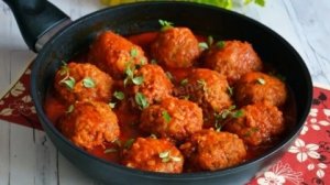 тефтели с подливой-очень вкусные и нежные.Тефтели с рисом