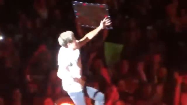 Niall Horan signature move 2017 смотреть онлайн