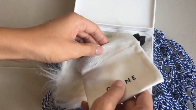 Céline Chunky Small Moon Earrings Unboxing смотреть онлайн