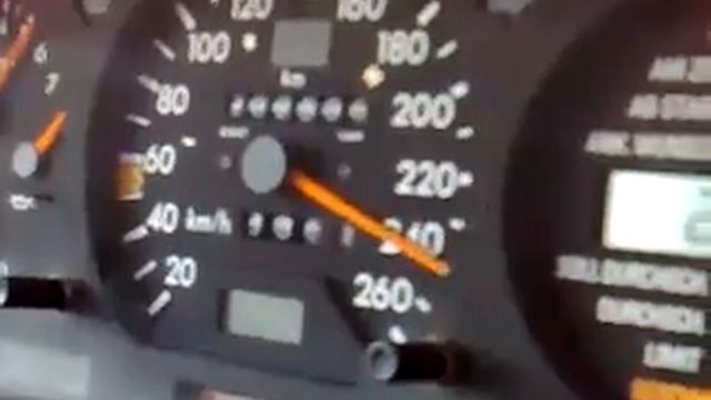 Mercedes 500E.flv смотреть онлайн