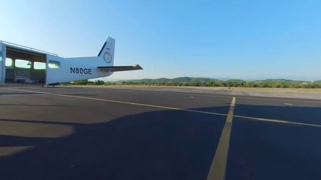 Getting on a small skydiving plane in Puerto Escondido смотреть онлайн