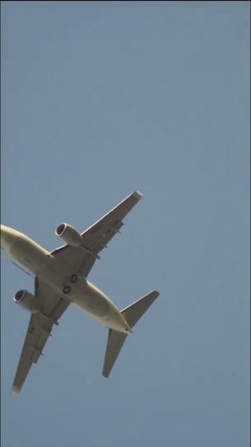 Boeing 737-524 UTair Aviation [RA-73062] approach to Vnukovo (VKO/UUWW) 18.05.2023 смотреть онлайн