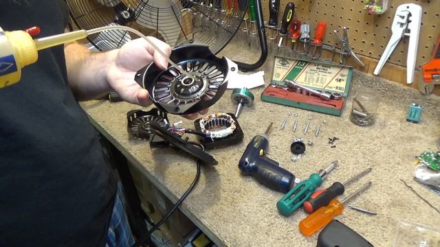 Not Enough Lubrication: Servicing a Mainstays SFC1-500B High Velocity Fan смотреть онлайн