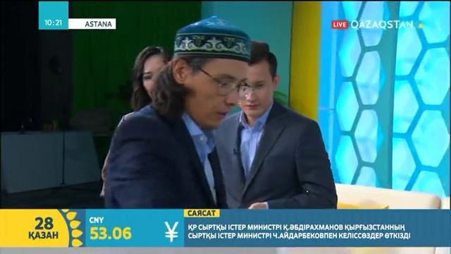 Суретші Ренат Елубаев жұмулы көзбен сурет салды #РенатЕлубаев смотреть онлайн