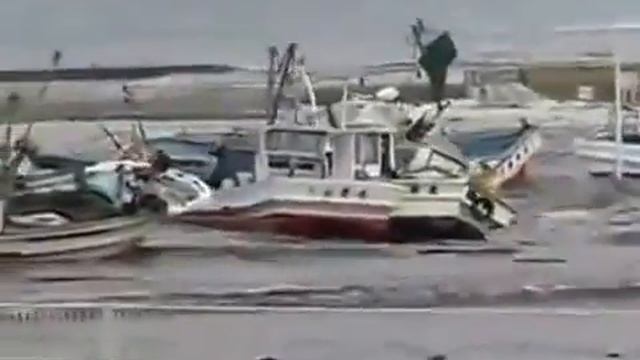 НАЧАЛО ЦУНАМИ  Очень страшно!!!   The BEGINNING Of The TSUNAMI Very Scary!!!