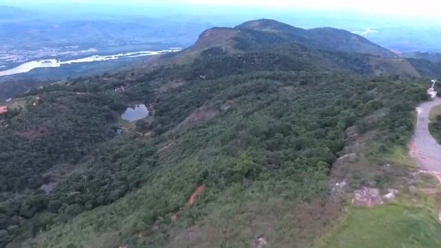 Drone DJI Phantom 4 primeiro voo pico do ibituruna em governador valadares - downhill - paraglider смотреть онлайн