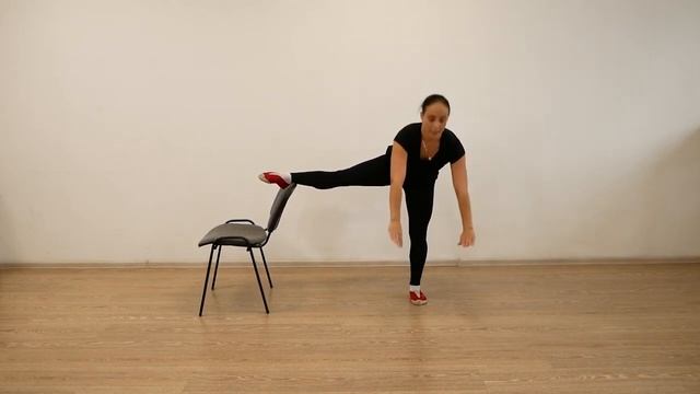 Наклоны к ноге (со стулом) смотреть онлайн