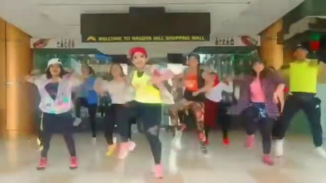 Part 2 di Batam | 🎵 Song Go Down Deh | Zumba Dance By Zin Indri dkk смотреть онлайн