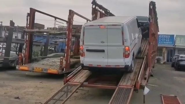 SAIC MAXUS EV30 Погрузка в Китае, для отправки в Москву. Скоро встречаем. смотреть онлайн