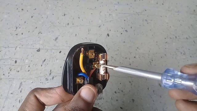 Proper 3 pin power-plug wire connection. смотреть онлайн