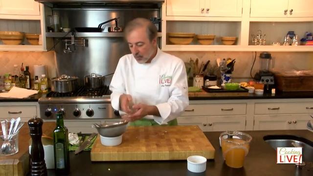 Lentil Soup with Fry Shallot and Grilled Sous-Vide Salmon смотреть онлайн